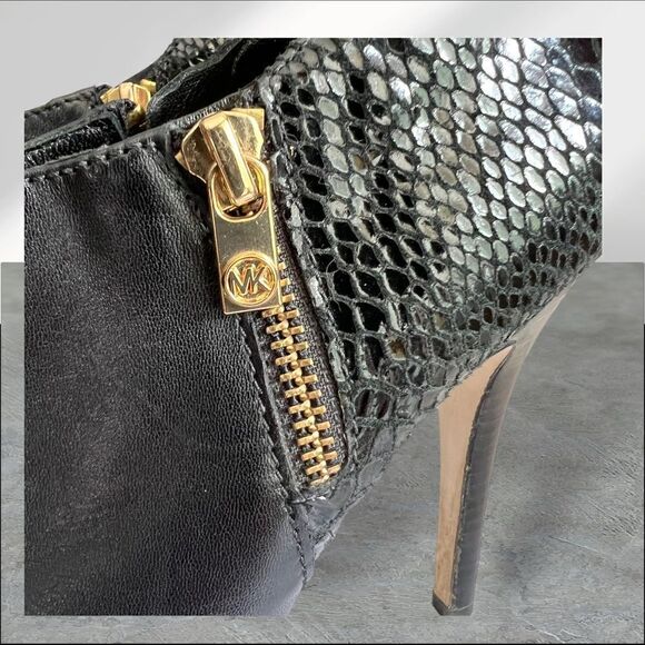 MICHAEL Michael Kors York Platform Black Ankle Booties - Sz 7.5 - Picture 6 of 9